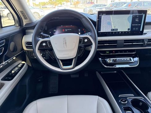 New 2026 Lincoln Corsair Premiere image 17