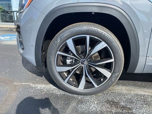 New 2026 Volkswagen Atlas Cross Sport SEL Premium R-Line AWD/4WD image 16