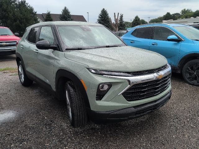 Used 2025 Chevrolet TrailBlazer LS w/ LS Convenience Package FWD image 3
