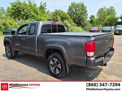 Used 2017 Toyota Tacoma TRD Sport w/ Tow Package (A/T) AWD/4WD image 5