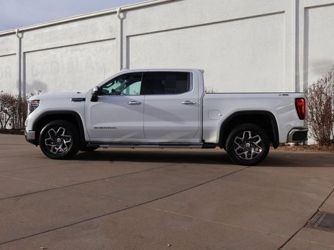 Certified 2022 GMC Sierra 1500 SLT image 4