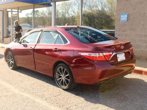 Used 2016 Toyota Camry XSE w/ Moonroof Package image 4
