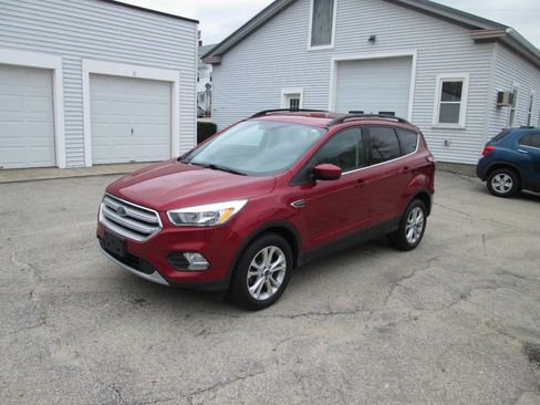 Used 2018 Ford Escape SE w/ SE Sync 3 Package image 2