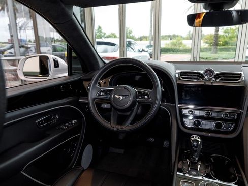 Used 2023 Bentley Bentayga AWD/4WD image 23