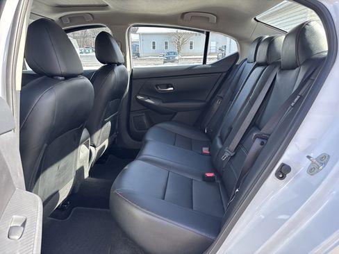 Used 2025 Nissan Sentra SR w/ SR Premium Package image 16