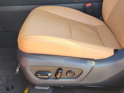 Certified 2025 Lexus RX 350 Premium Package image 29