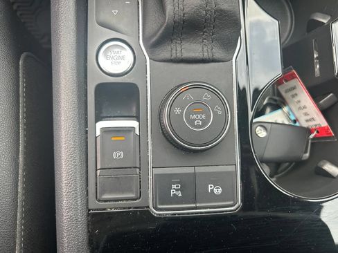 Used 2019 Volkswagen Atlas SEL Premium AWD/4WD image 8