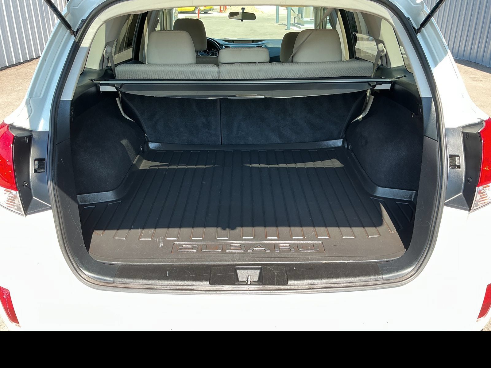 Used 2010 Subaru Outback 2.5i Premium AWD/4WD image 20
