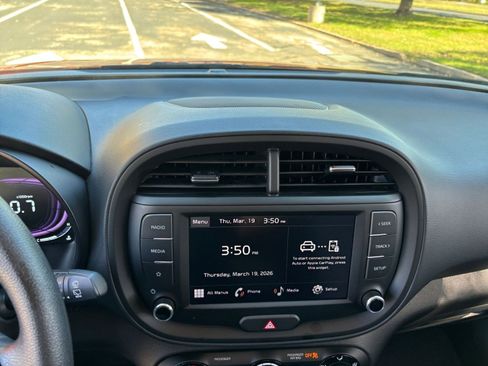 Used 2025 Kia Soul LX w/ LX Technology Package image 17