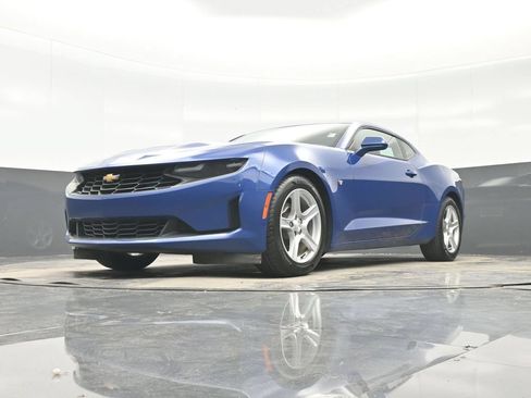 Used 2021 Chevrolet Camaro LT RWD image 23