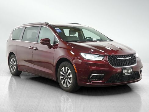 Used 2021 Chrysler Pacifica Touring-L image 7