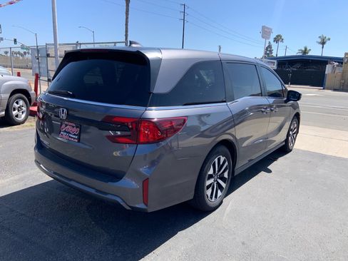 Used 2025 Honda Odyssey EX-L image 6