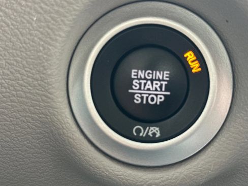 Used 2024 Chrysler Voyager LX image 27