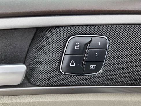 Used 2015 Cadillac SRX Luxury image 28