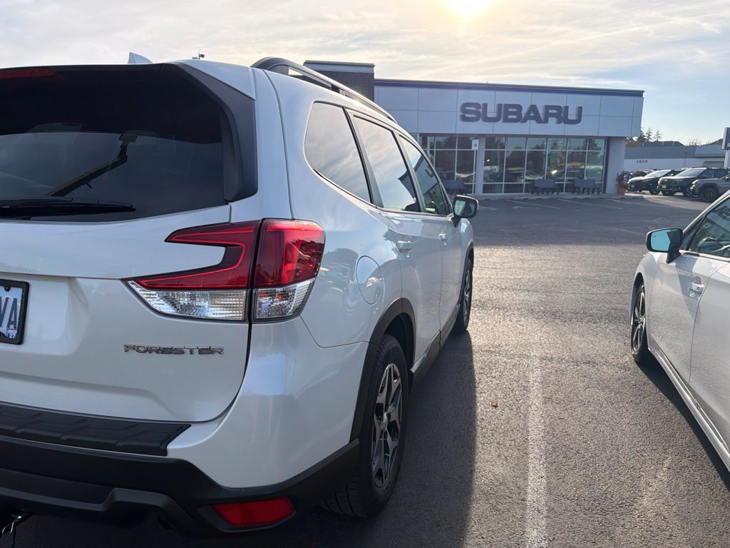 Used 2019 Subaru Forester Premium AWD/4WD image 3