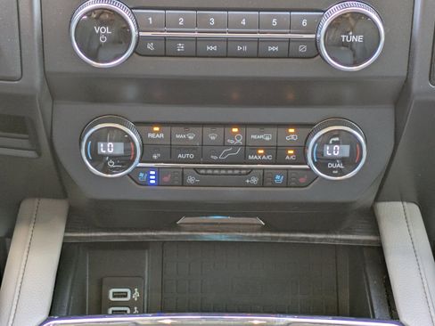 Used 2019 Ford Expedition Limited w/ Equipment Group 302A image 18