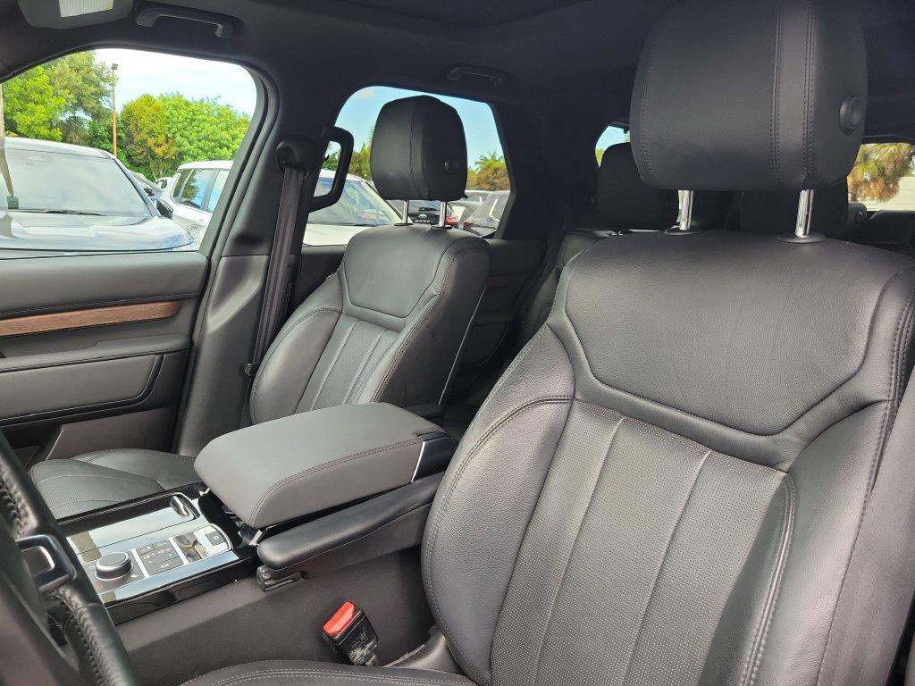 Used 2018 Land Rover Discovery HSE AWD/4WD image 25