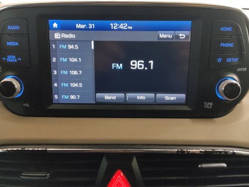 Used 2020 Hyundai Santa Fe SE image 25