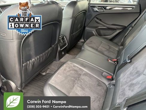 Used 2018 Porsche Macan Base image 28