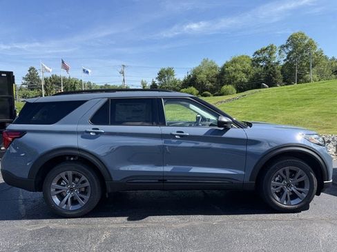 New 2026 Ford Explorer Active w/ Active Comfort Package AWD/4WD image 4