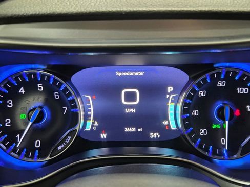 Certified 2025 Chrysler Pacifica Limited image 26