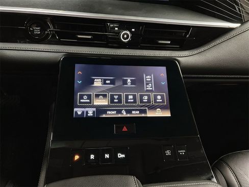 Used 2025 INFINITI QX80 Sensory image 40