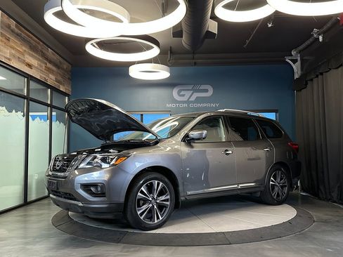 Used 2017 Nissan Pathfinder Platinum AWD/4WD image 27