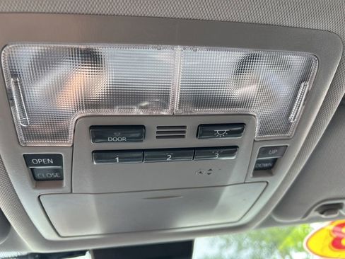 Used 2018 Toyota Highlander XLE AWD/4WD image 41