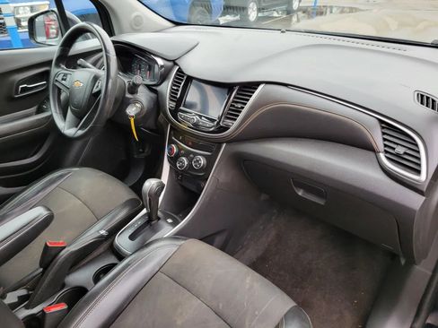Used 2021 Chevrolet Trax LT AWD/4WD image 10