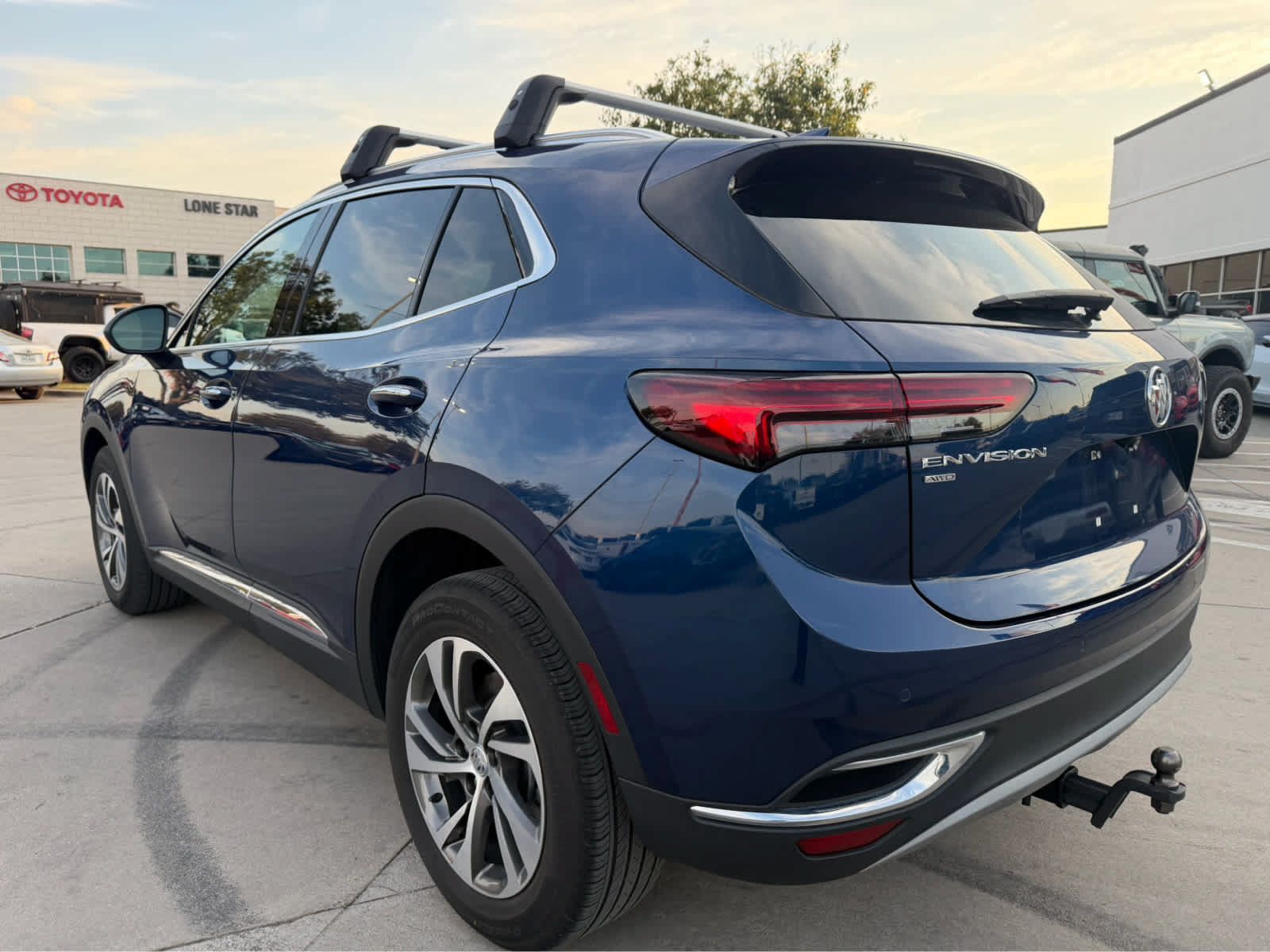 Used 2023 Buick Envision Essence AWD/4WD image 4