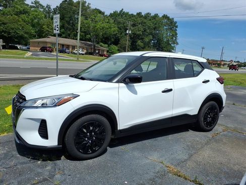 Used 2024 Nissan Kicks S FWD image 2