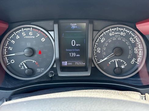 Used 2018 Toyota Tacoma TRD Off-Road image 11