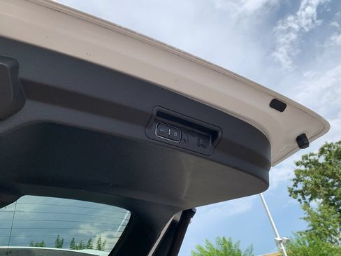 Used 2022 Ford Explorer Limited RWD image 9