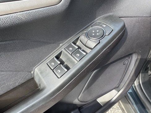 Used 2022 Ford Escape SE image 18