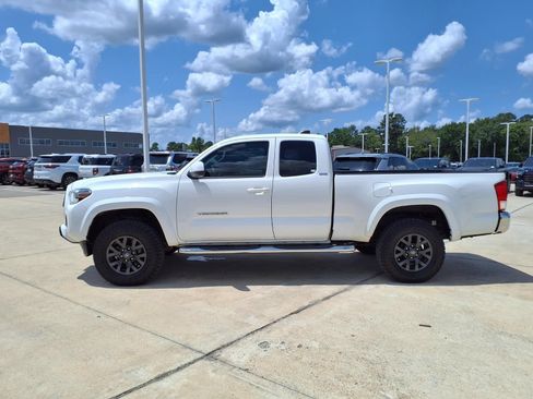 Certified 2021 Toyota Tacoma SR5 RWD image 8