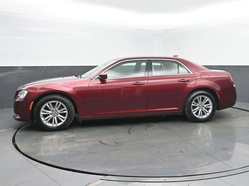 Used 2016 Chrysler 300 Limited RWD image 2