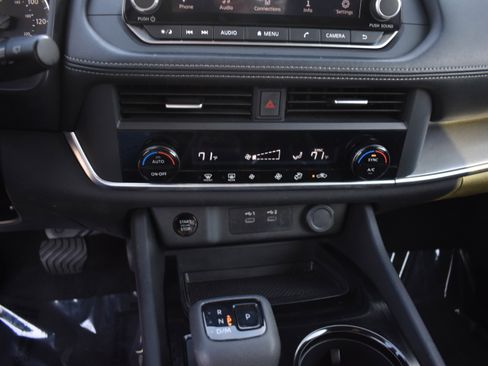 Used 2024 Nissan Rogue SV image 21