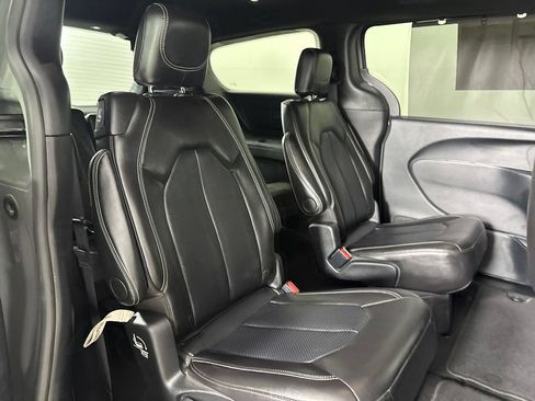 Used 2025 Chrysler Pacifica Select FWD image 23