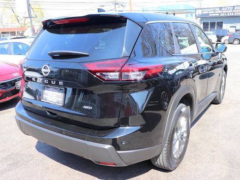 Used 2024 Nissan Rogue S image 5