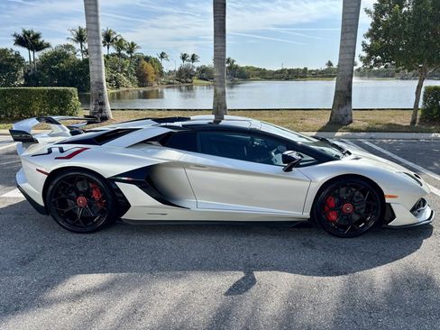 Used 2020 Lamborghini Aventador SVJ image 31