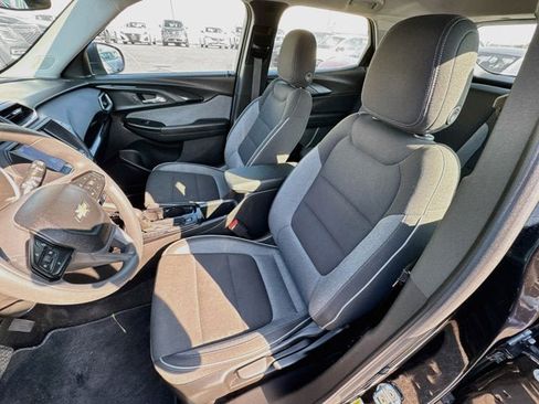 Used 2021 Chevrolet TrailBlazer LS FWD image 16