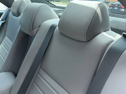 Used 2016 Toyota Camry XLE w/ Moonroof Package FWD image 9