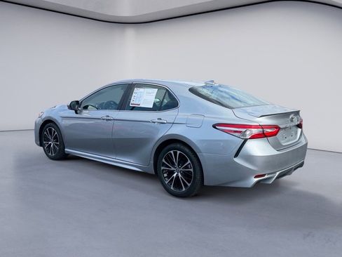 Used 2020 Toyota Camry SE w/ Convenience Package image 3
