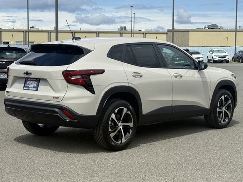 New 2026 Chevrolet Trax RS w/ Driver Confidence Package FWD image 5