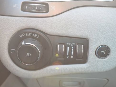 Used 2021 Jeep Cherokee Limited w/ Sun & Sound Group AWD/4WD image 21
