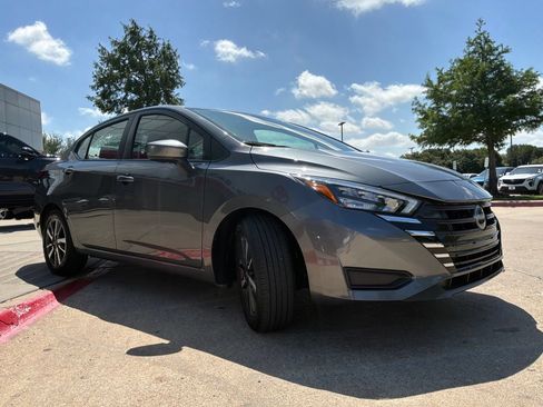Used 2025 Nissan Versa SV FWD image 4