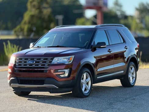 Used 2016 Ford Explorer XLT w/ Equipment Group 201A AWD/4WD image 6