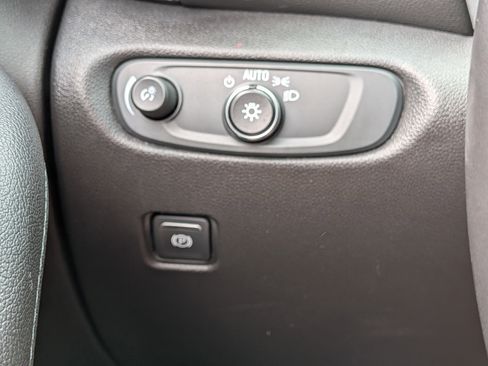 Used 2019 Chevrolet Blazer LT FWD image 23
