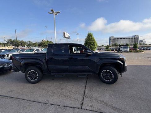 Used 2025 Toyota Tacoma TRD Sport RWD image 4