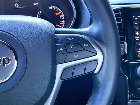 Used 2020 Jeep Grand Cherokee Altitude image 23